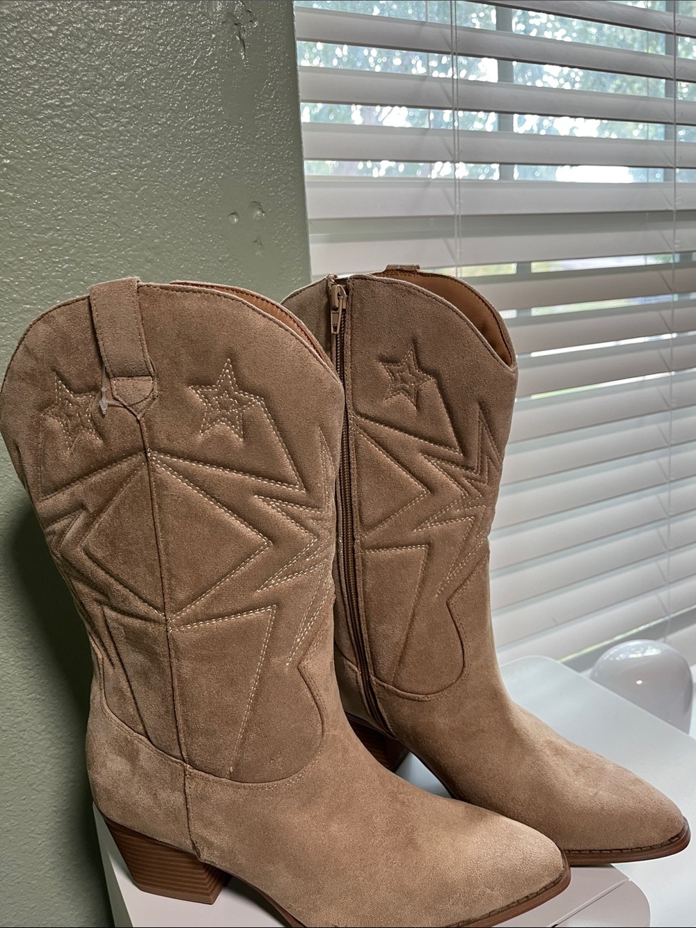 Embroidered Western Heeled Boots in Brown  NWT Size 8W